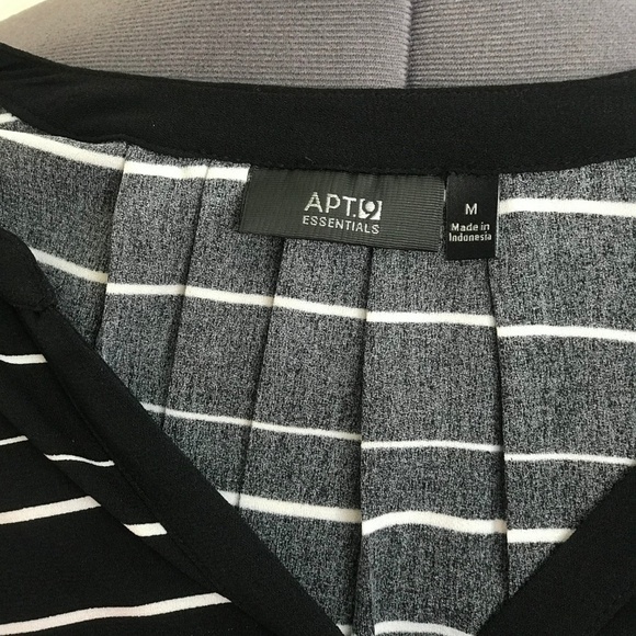 *4/$20* Apt 9 Black & White Sleeveless Blouse - Picture 3 of 7